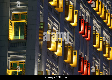 Dettaglio della coloratissima Mica Hotel edificio sulla collina Street nel centro di Singapore. Foto Stock