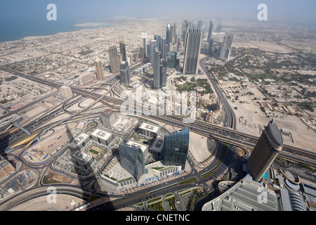 Grattacieli intorno alla Sheikh Zayed road (Centro Finanziario Internazionale di Dubai o DIFC) (Emirati Arabi Uniti). Foto Stock
