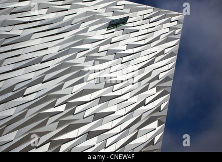 In Irlanda del Nord, Belfast, Titanic Quarter, Visitor Center progettato da Civic Arts & Eric R Kuhne. Foto Stock