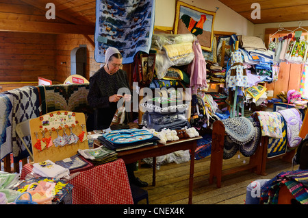 Fatte a mano quilt mennonita shop nella piscina st jacobs farmers market building ontario Foto Stock