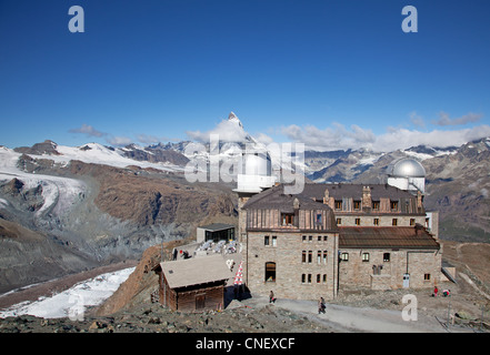 Famoso Matterhorn (Cervino) picco su swiss-confine italiano Foto Stock