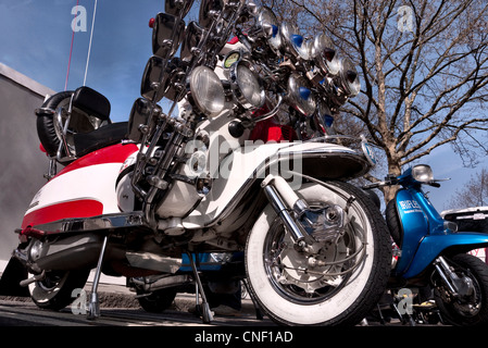 1963 Lambretta TV 175 scooter decorate in anni sessanta stile mod. Foto Stock
