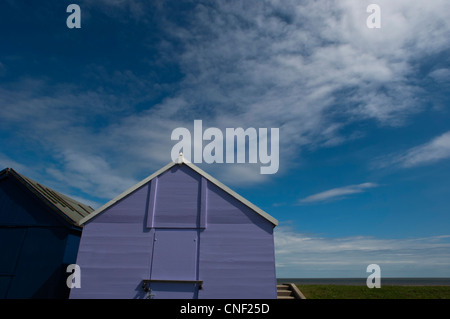 In legno colorato capanne sulla spiaggia a Mablethorpe. Lincolnshire England Regno Unito Foto Stock