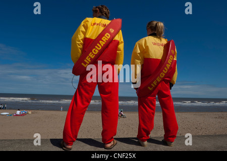 Mablethorpe bagnini sul dazio. Lincolnshire. In Inghilterra. Regno Unito Foto Stock