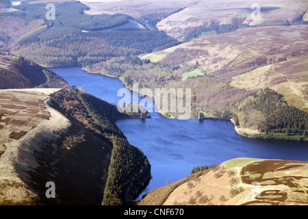 Vista aerea di Derwent e serbatoi Ladybower nella parte superiore della valle del Derwent Foto Stock