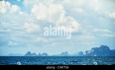 Mare delle Andamane, Thailandia, foggy seascape alla mattina presto Foto Stock