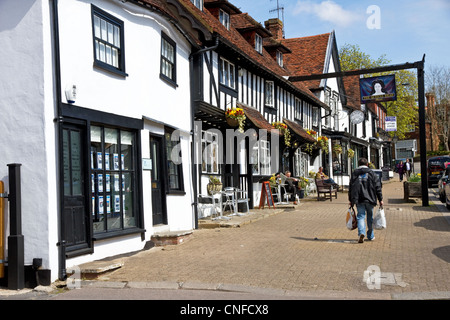 The Queens Head Pub, High Street, Pinner, a nord ovest di Londra, Middlesex, Regno Unito Foto Stock