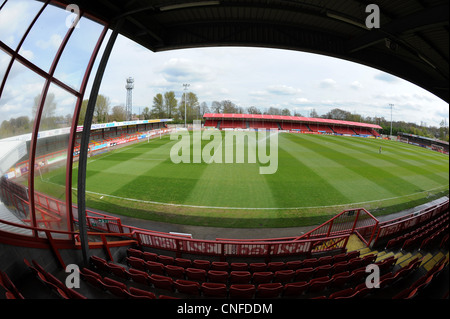 Vista interna Broadfield Stadium, casa di Crawley Town Football Club Foto Stock