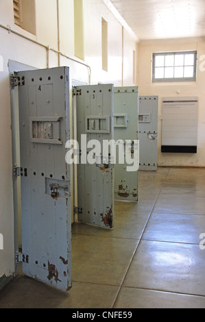 Porte di cella in corrispondenza della donna del carcere, Old Fort complesso carcerario, Constitution Hill, Hillbrow, Johannesburg Gauteng, Sud Africa Foto Stock