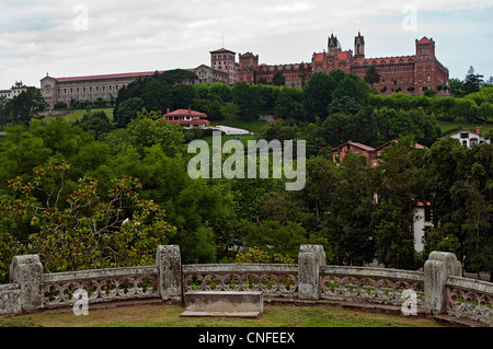 Pontificia università nella città di Comillas, Cantabria, Spagna, Europa Foto Stock