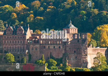 Vista di Heidelberg Città Vecchia e del Castello di Heidelberg dal Philosophenweg, Heidelberg, Germania. Foto Stock