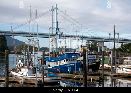 Barche nel porto di Sitka su un luminoso giorno, Sitka, Alaska, STATI UNITI D'AMERICA Foto Stock