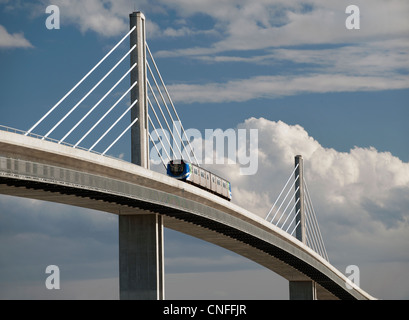 Ponte dello skytrain in Richmond Foto Stock