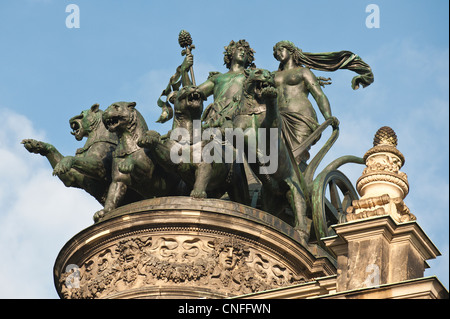 Panther Quadriga scultura in cima la Semperoper (Opera), Dresda, Germania. Foto Stock