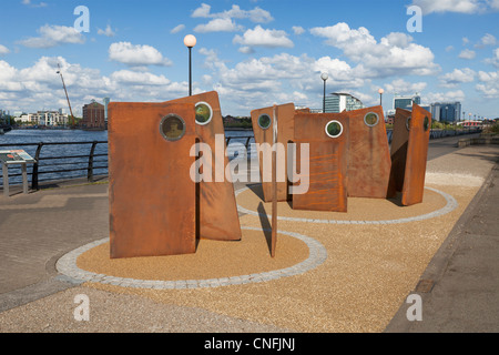 Casuals, una scultura di Broadbent a Salford Quays, Manchester, Inghilterra Foto Stock