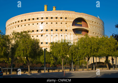 Torre de Triana edificio degli uffici governativi (1993) da Francisco Javier Sáenz de Oiza in Isla de la Cartuja Island centrale di Siviglia Foto Stock