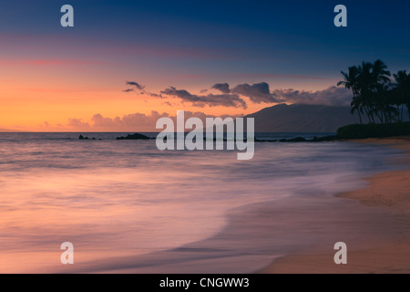 Tramonto a Poolenalena Beach, Maui, Hawaii Foto Stock