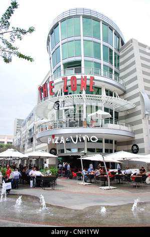 Ristorante all'aperto in corrispondenza della zona @ Rosebank shopping centre, Rosebank, Johannesburg, provincia di Gauteng, Repubblica del Sud Africa Foto Stock