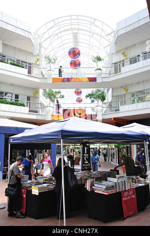 Si spegne nella zona @ Rosebank shopping centre, Rosebank, Johannesburg, provincia di Gauteng, Repubblica del Sud Africa Foto Stock