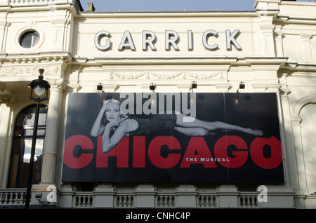 Garrick Theatre mostra pannello di affissione per Chicago Musical London UK Charing Cross Road Foto Stock