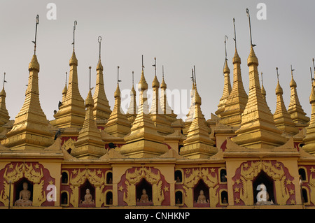 Esterno di Thanboddhay Paya, Monywa, Birmania. Myanmar. Thambuddhei Foto Stock