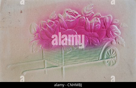 Stati Uniti - circa 1900 - Questa età cartolina vintage mostra segni di usura, in una posizione sollevata di texture carriola rosa design. Foto Stock