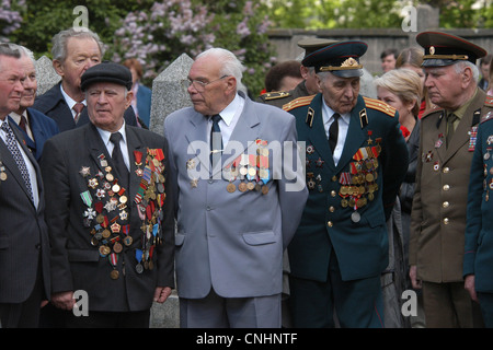 Sovietica dei veterani di guerra. Il leggendario russo comandante partigiano Dayan Murzin (L). Foto Stock