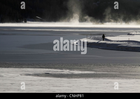Il vapore passando dal lago di Silvaplana in Svizzera Foto Stock
