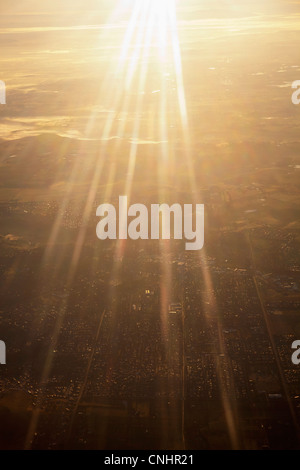 Raggi di sole splendente in giù su Melbourne, Australia Foto Stock