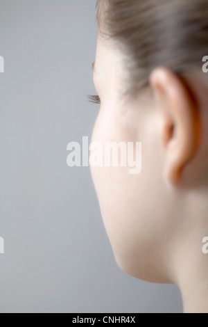 Lato del giovane volto di donna Foto Stock