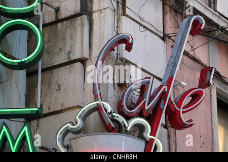 Vecchio nome neon visualizza dettaglio al di fuori dei bar gelateria Lisbona, Portogallo Foto Stock