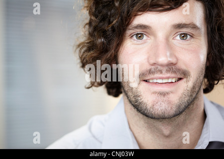 Ritratto di un giovane uomo Foto Stock