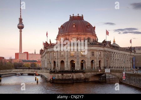 Bode Museum e Fernsehturm, Berlino, Germania Foto Stock