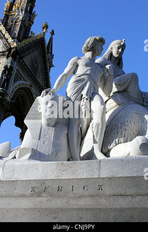 "L'Africa" gruppo scultoreo da William Theed, l'Albert Memorial, i giardini di Kensington, London, England, Regno Unito Foto Stock