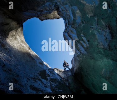 Grotta di ghiaccio, ghiacciaio Svinafellsjokull, Islanda Foto Stock