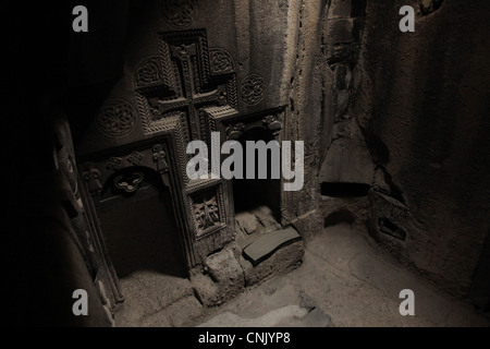 Ingresso alla chiesa Astvatsatsin dal sepolcro Jamatun nel Monastero di Geghard in provincia di Kotayk, Armenia. Foto Stock