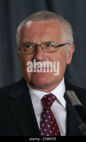 Il presidente della Repubblica ceca Vaclav Klaus. La foto è stata scattata il 5 aprile 2004, nel Castello di Praga a Praga, Repubblica Ceca. Foto Stock