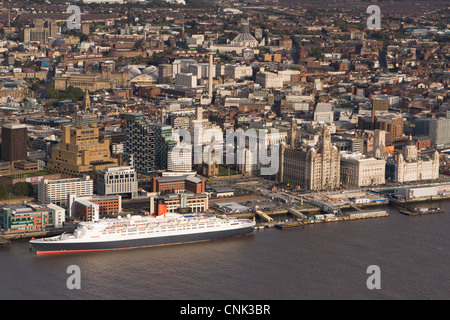 Il liner Cunard la Regina Elisabetta II per la sua ultima visita a Liverpool Foto Stock