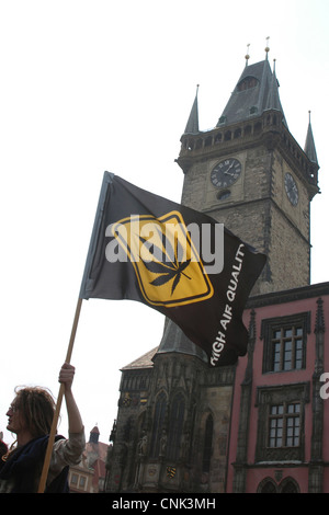 Million Marijuana March nella piazza della Città Vecchia di Praga, nella Repubblica Ceca il 6 maggio 2006. Foto Stock