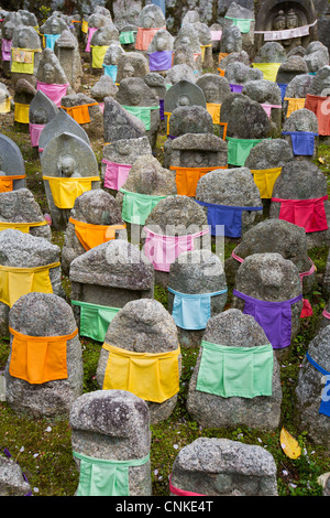 Jizo statue, in Kiyomizu Dera tempio, nel quartiere di Higashiyama di Kyoto, Honshu, Giappone Foto Stock