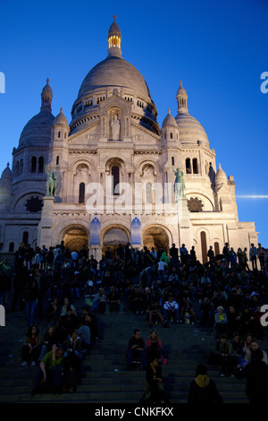 Basilique du Sacre Coeur a Parigi di notte. Foto Stock