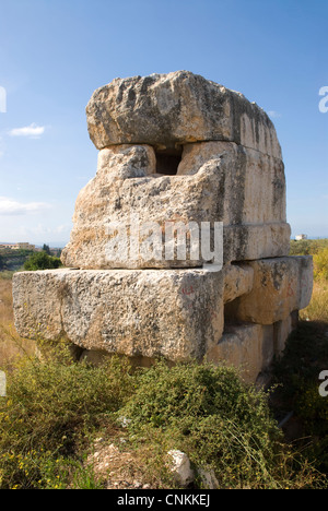 Re Hiram della tomba del re fenicio accreditato con la costruzione di Re Salomone il tempio di Gerusalemme, sulla strada di Cana vicino al pneumatico Foto Stock