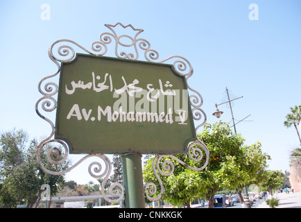 Un ferro battuto segno su Marrakech la principale ,avenue Mohammed V Foto Stock