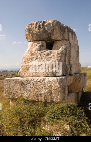 Re Hiram della tomba del re fenicio accreditato con la costruzione di Re Salomone il tempio di Gerusalemme, sulla strada di Cana vicino al pneumatico Foto Stock