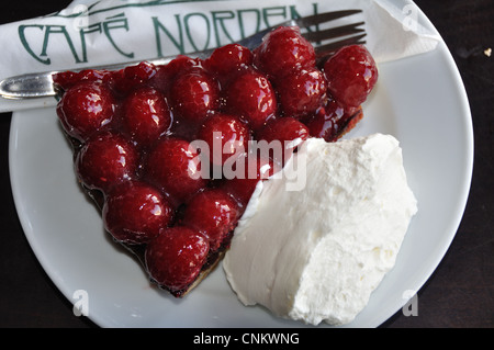 Crostata di lamponi e crema, Cafe' Norden, Copenhagen, Danimarca. Foto Stock