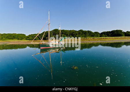 Mattinata tranquilla in Newtown Creek sull'Isola di Wight. Un preferito ancoraggio per yacht Foto Stock