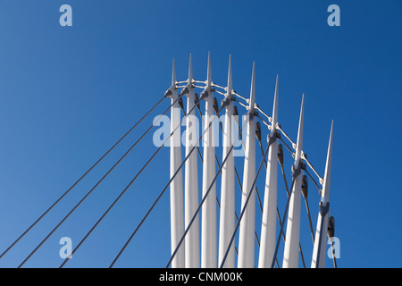 Dettaglio del MediaCityUK swing passerella oltre il Manchester Ship Canal, Salford Quays, Manchester, Regno Unito Foto Stock