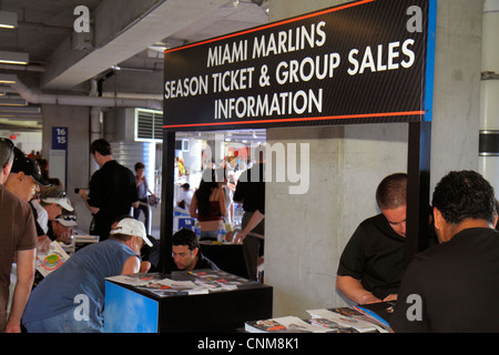 Miami Florida,Little Havana,Marlins Park,nuovo stadio di baseball professionale,campo da baseball,Major League,Fanfest,case a cielo aperto,tifosi,biglietto stagionale,Group sa Foto Stock