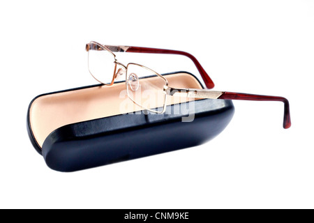 Un bicchieri di colore dorato e caso per loro Foto Stock