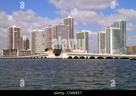 Miami Florida,Biscayne Bay,Venetian Causeway,ponte levatoio su,skyline del quartiere Omni,Edgewater,grattacieli alti grattacieli costruire edifici con Foto Stock